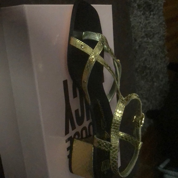 Juicy Couture Gold sandals - Picture 8 of 8